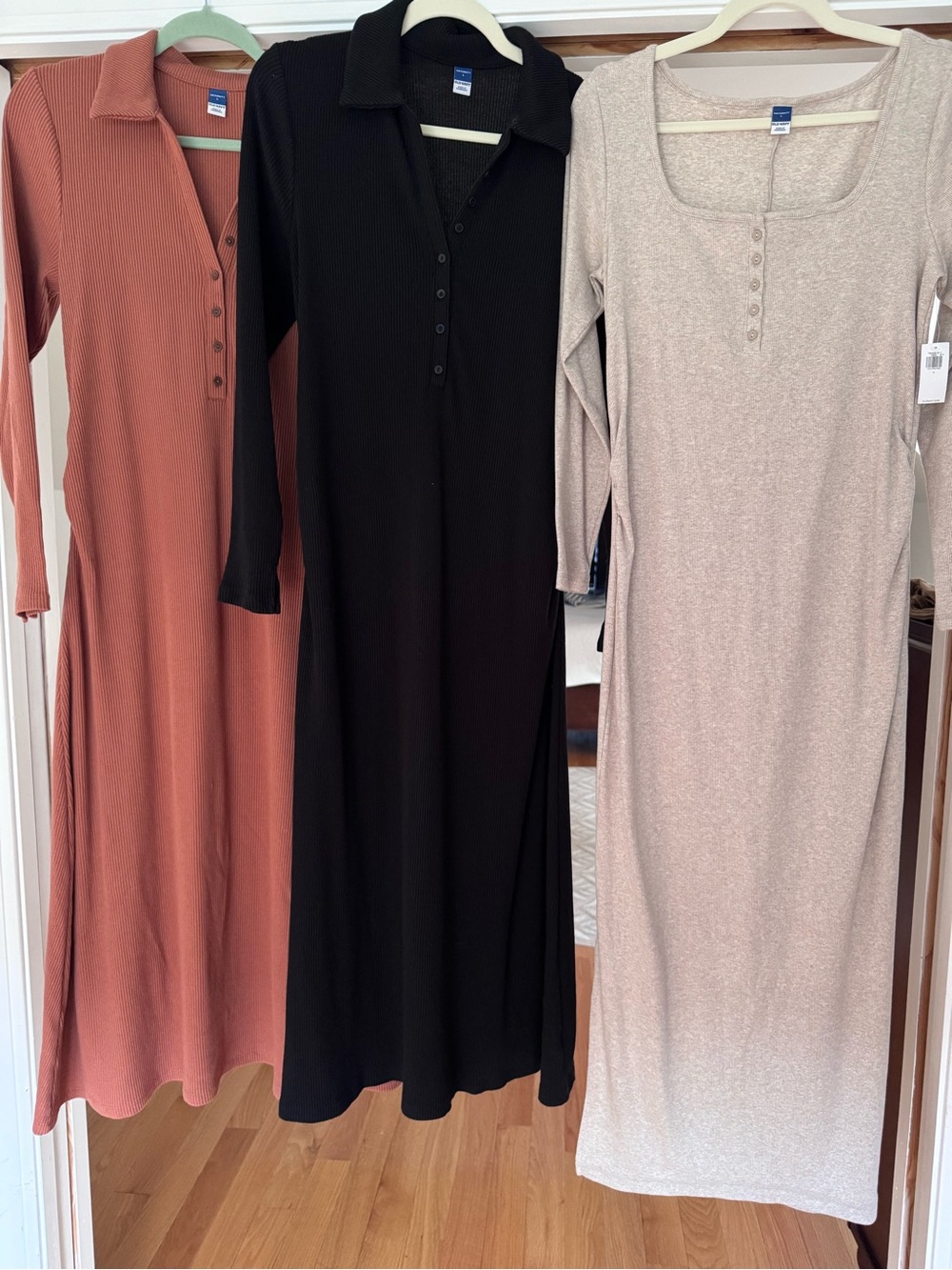 New & Like New - Fall / Winter Maternity Dresses Old Navy Size Large